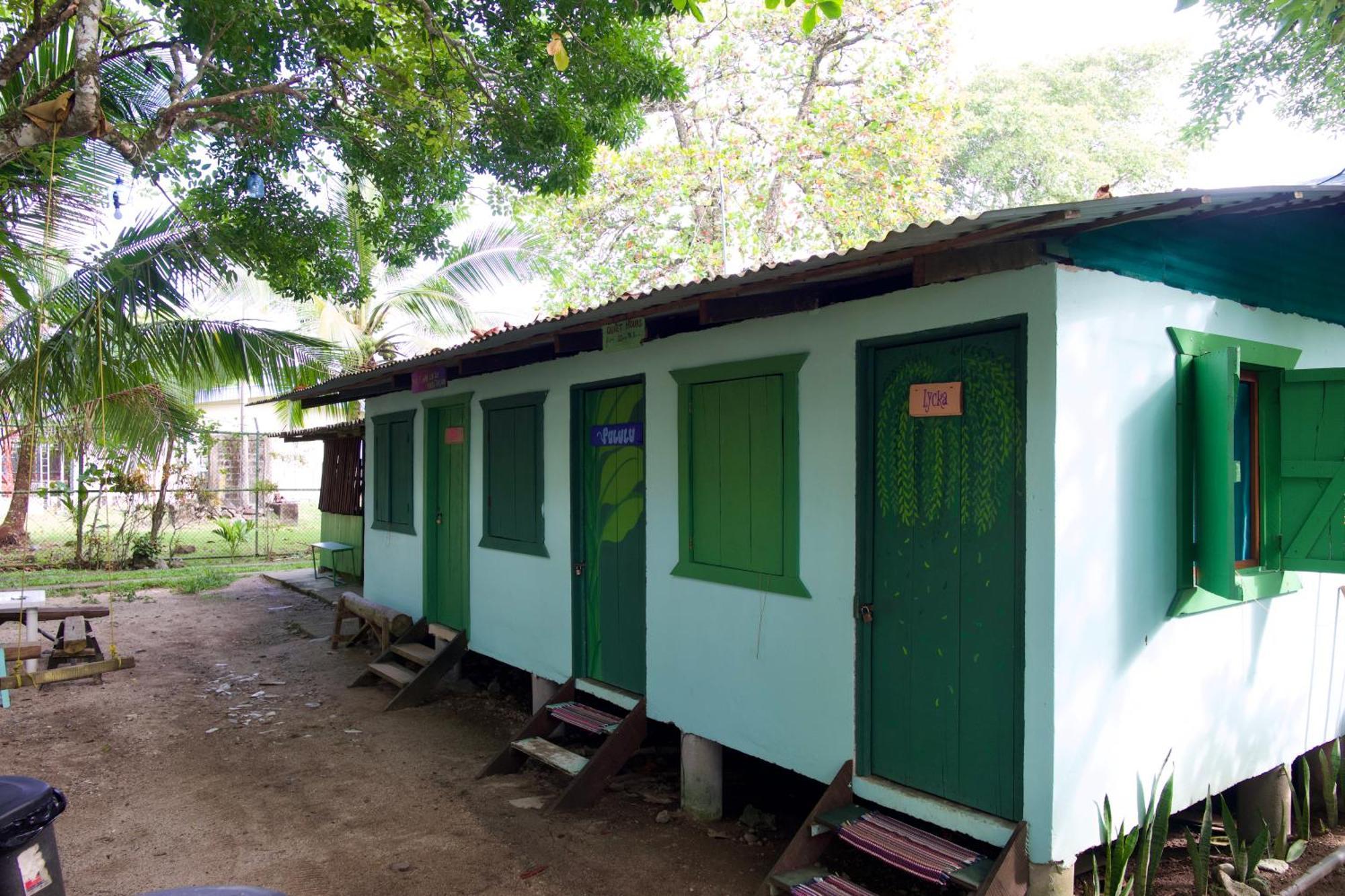 Casa Mamre Hostel Cahuita Exterior foto