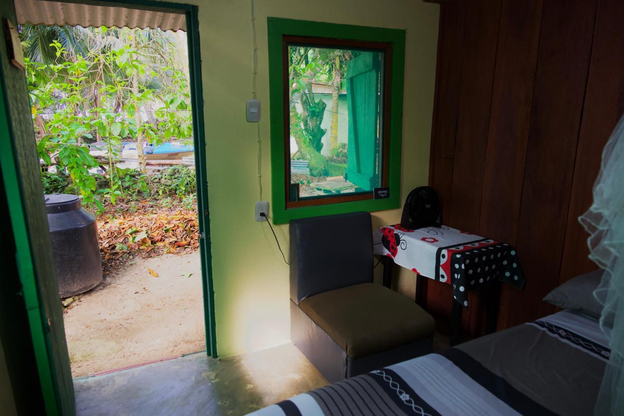 Casa Mamre Hostel Cahuita Exterior foto