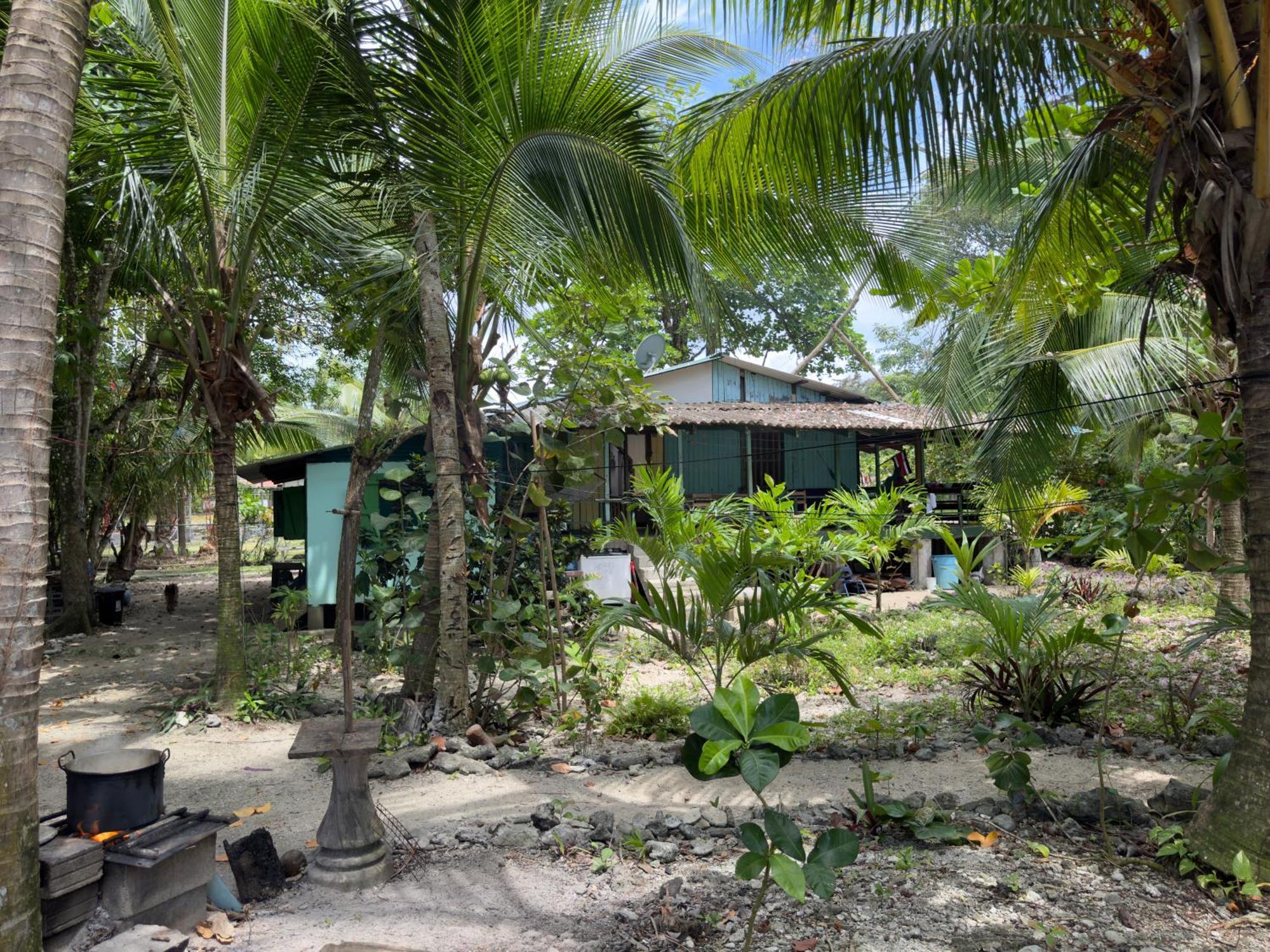 Casa Mamre Hostel Cahuita Exterior foto